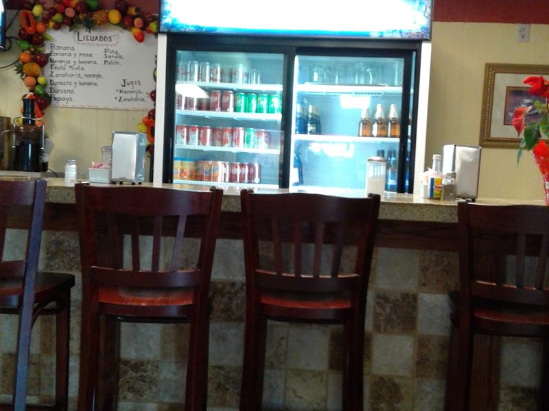Taqueria y Pupuseria Azteca interior